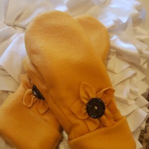 Fleece mustard color mittens